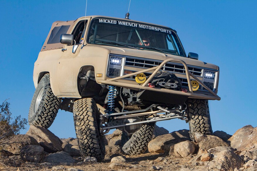 FOURWHEELER's article on Eddie Loomis's K5 blazer! Links, Magnum, and custom springs